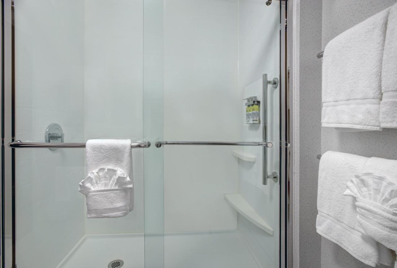 Holiday Inn Express & Suites - Milwaukee - Brookfield By Ihg Extérieur photo