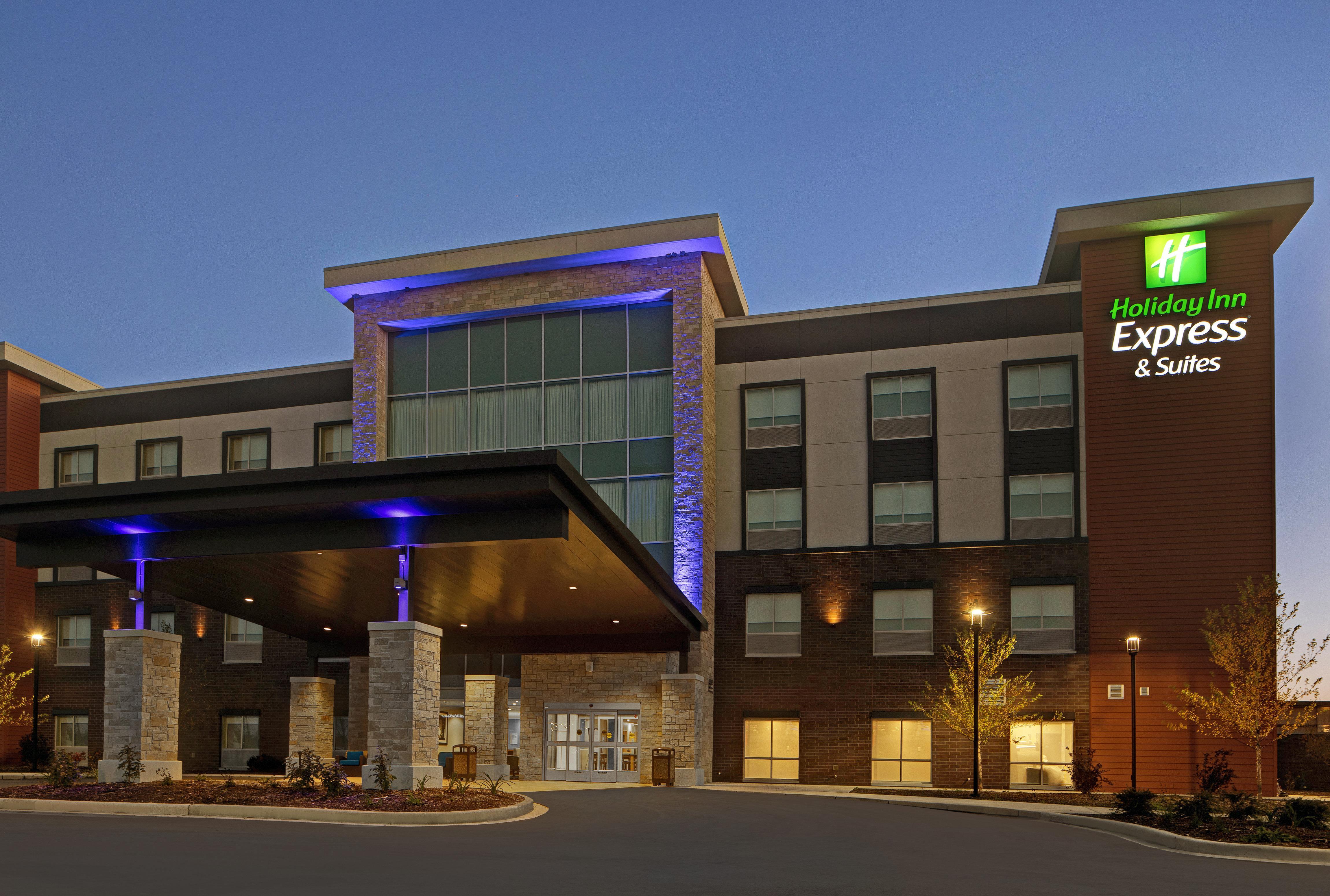 Holiday Inn Express & Suites - Milwaukee - Brookfield By Ihg Extérieur photo